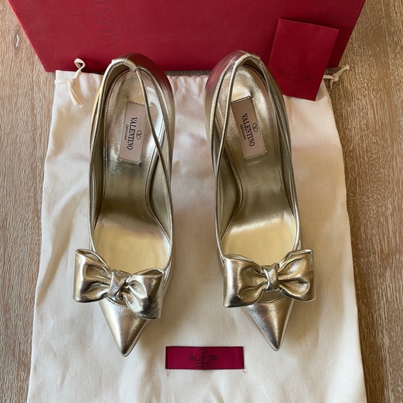 VALENTINO Garavani DollyBow Leather Metallic Pumps - Picture 5 of 12